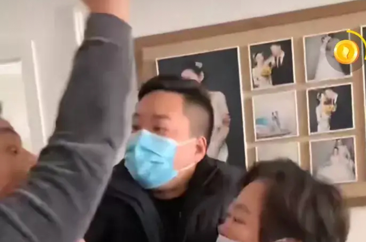 万达|姚策婚照还挂在九江万达墙上，姚威田静的婚照在小家温馨如常