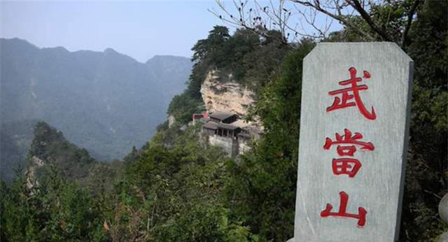 DEEP深度世界|道士与女弟子隐居高山8年,不顾反对坚持生娃,如今靠制琴为生