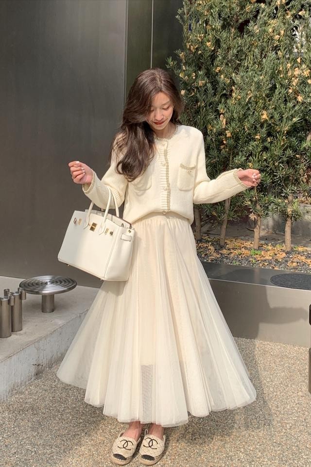 各抒己见|秋天来了，学会奶奶衫的优雅穿搭法，时尚又高级！