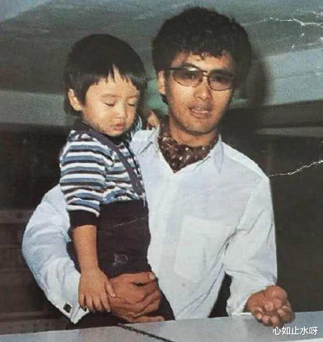 王志文|无法重拍瞬间：意气风发的王志文帅气逼人，图5骑摩托车的辣妹是谁？