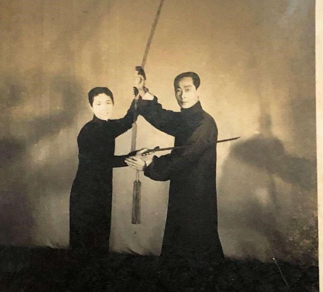 萌妹子|京剧演员担任剧院团领导究竟是利是弊，试看程剧团衰败的始末缘由