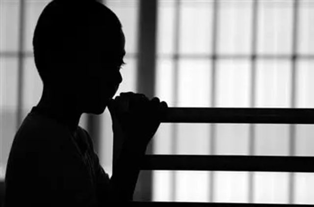 秦怡|1966年秦怡被诊断为肠癌，面对出轨的丈夫苦笑：为了孩子