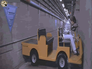 |“姑娘穿这么薄的衣服出门，我都替你觉得尴尬了，长点心吧！”哈哈哈