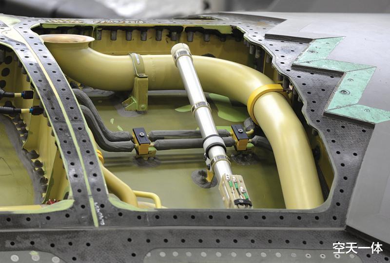F-35|B2轰炸机涂层是通电的？隐身不是简单的事，F117、F22、F35都不同