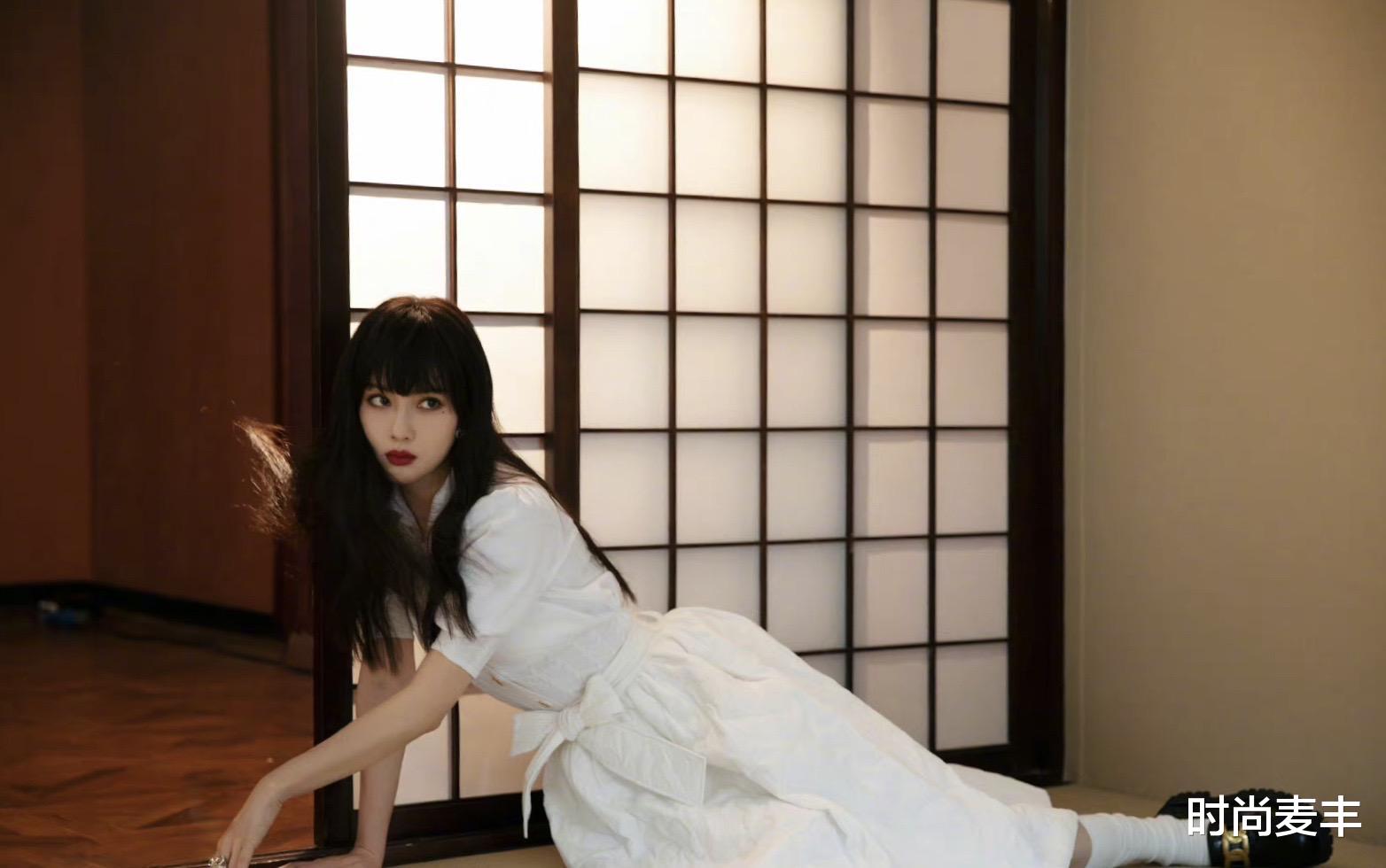 时尚麦丰|孟子义把文艺风穿得又A又欲,齐刘海配白色连衣裙,赶紧学起来