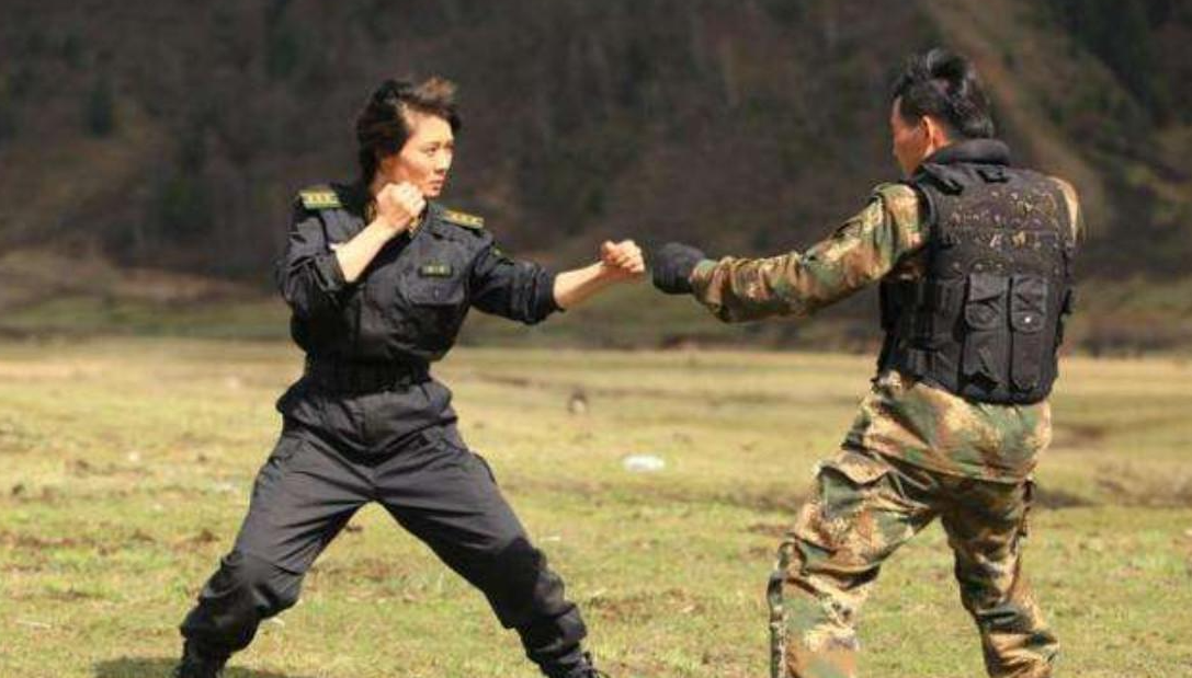 大国将令 巾帼不让须眉，霸王花雷敏16岁入特警队，创下57秒爬5层楼的纪录