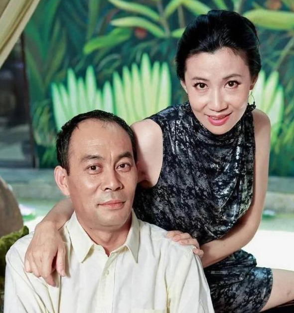 陈宝国|10位零绯闻的老戏骨，个个都和原配白头到老，最长的相守65年