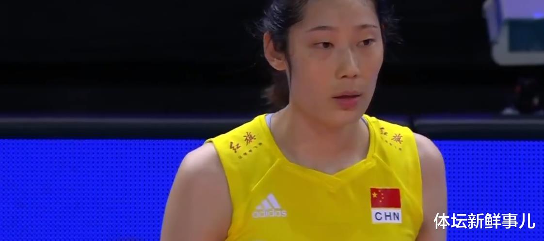 朱婷|输球又输人！中国女排3-0美国，丁霞曝内情，朱婷引热议，谁注意郎平举动