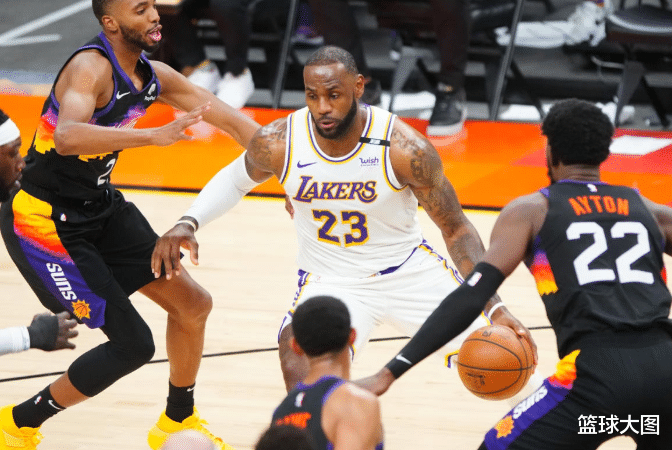 湖人队|拒绝帮助队友！湖人输球后，都快内讧了