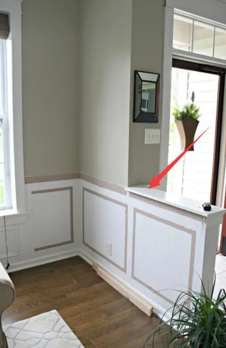 楼梯护栏和隔断旁别空着，装个半墙柜，收纳翻倍谁看都说太实用