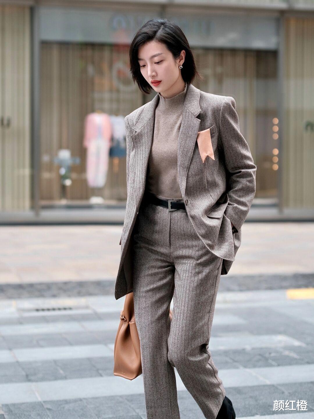 颜红橙|真正时髦的女人，秋天穿“西装”都借鉴这些穿搭，知性干练又温柔