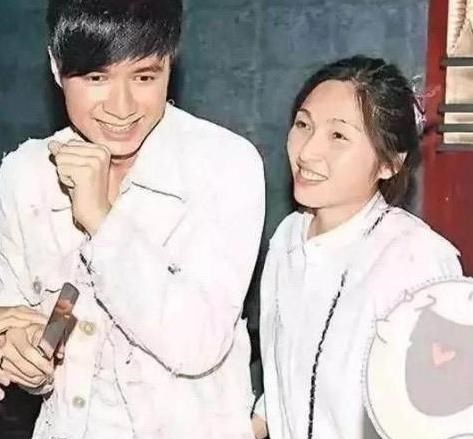 古巨基|她以“保姆”身份默默地照顾他28年，52岁高龄花费百万生下儿子