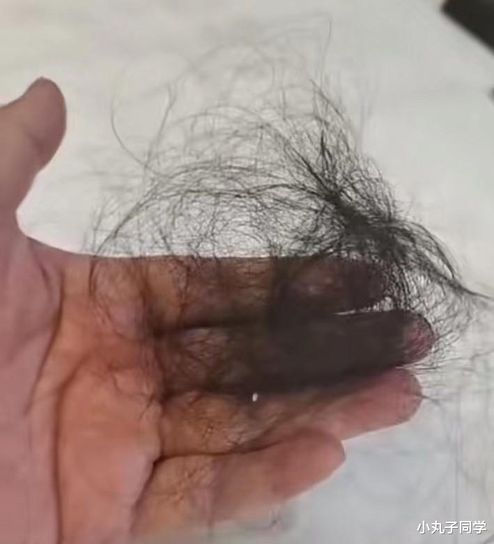 李菁菁|51岁演员李菁菁患癌现身医院，疯狂掉发，身体虚弱