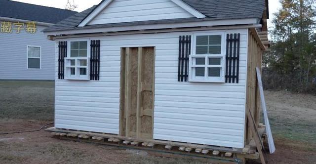 外国博主造了座房子之后灌满水，就为体验金鱼在鱼缸里的生活，好想象力！