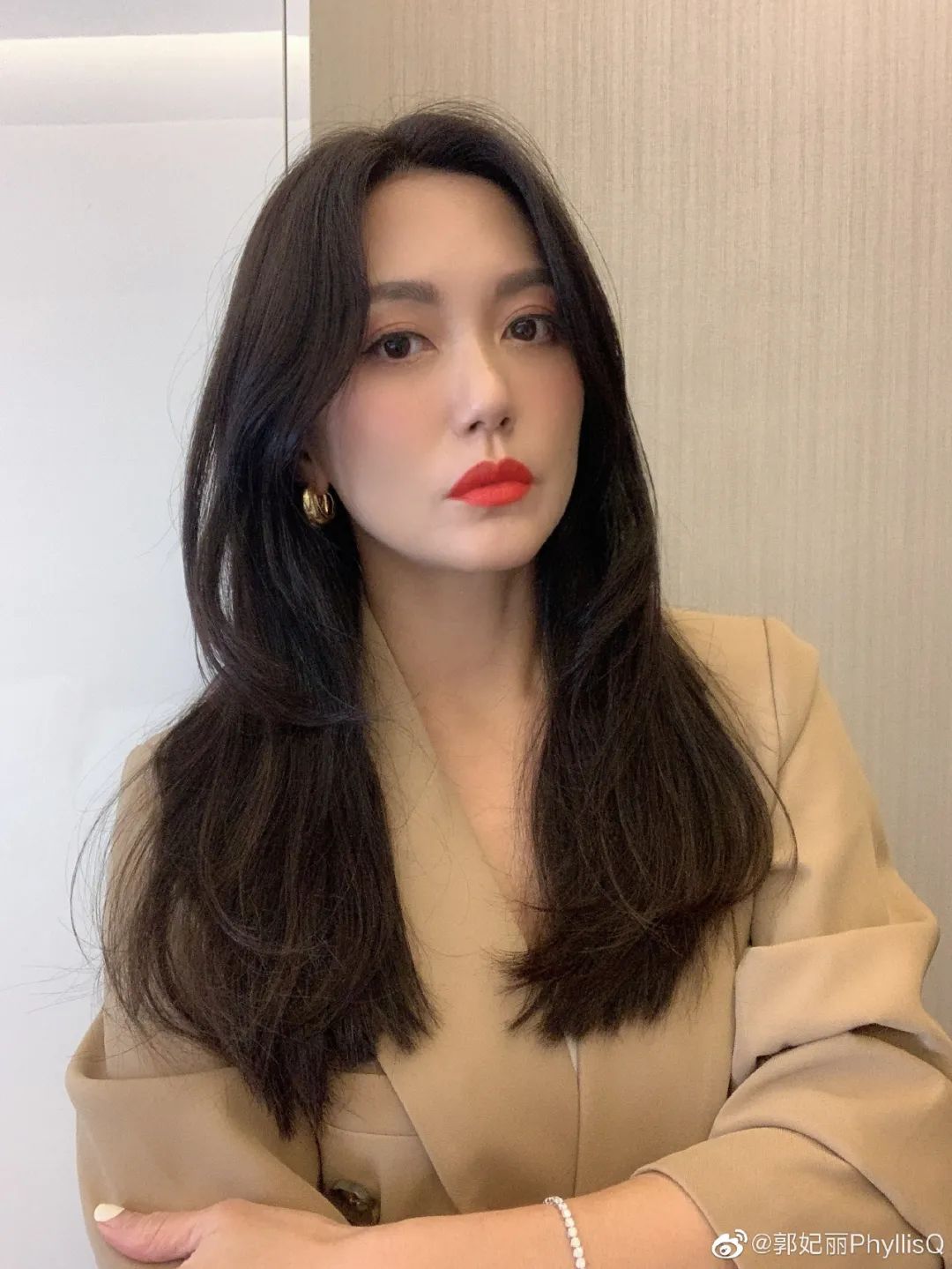 InsDaily|一代美人“牡丹仙子”郭妃丽嫁富豪后退圈9年,现在怎么样了?