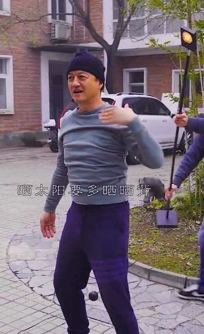 李亚鹏|李亚鹏:体味百姓小生活,小雪节气一边做八段锦又一边下厨腌萝卜