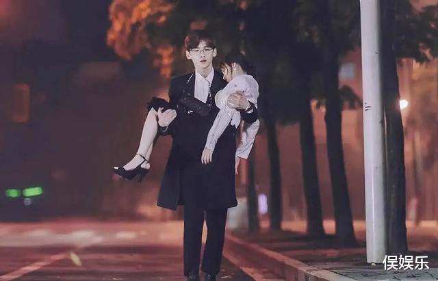 公主抱|公主抱别硬抱，有人轻盈又深情，有人面目狰狞只能用梯子抬着走