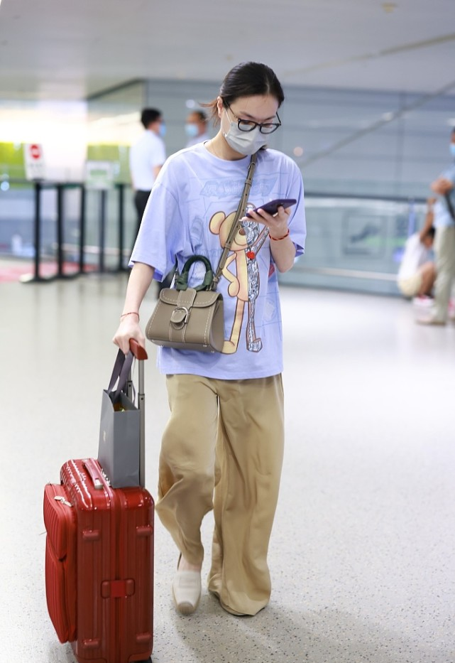 BiuFashion|“跳水皇后”吴敏霞气场挺强,便装也有魄力,生活里一点不张扬