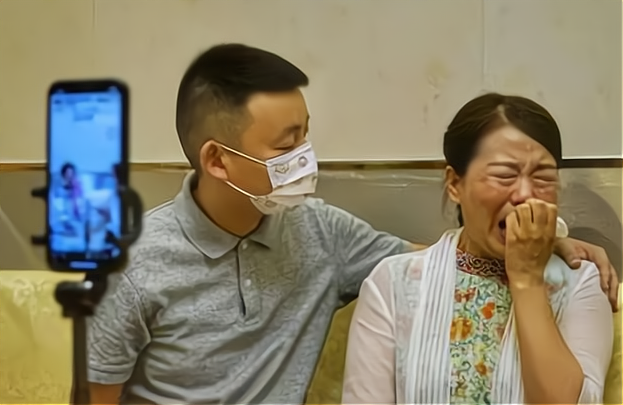 许敏|许敏为救姚策哭肿双眼，郭氏亲族无人敢来，姚策病友的姑姑讲实情