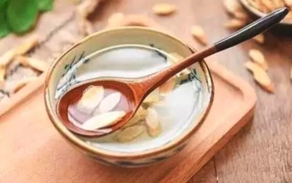 肝脏|肝不好脸先知,脸上出现4个特征,小心身体在“癌变”