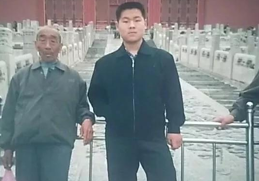 贾玲|“河南之光”岳云鹏，北京豪宅水泥灶台曝光，就是这么的接地气