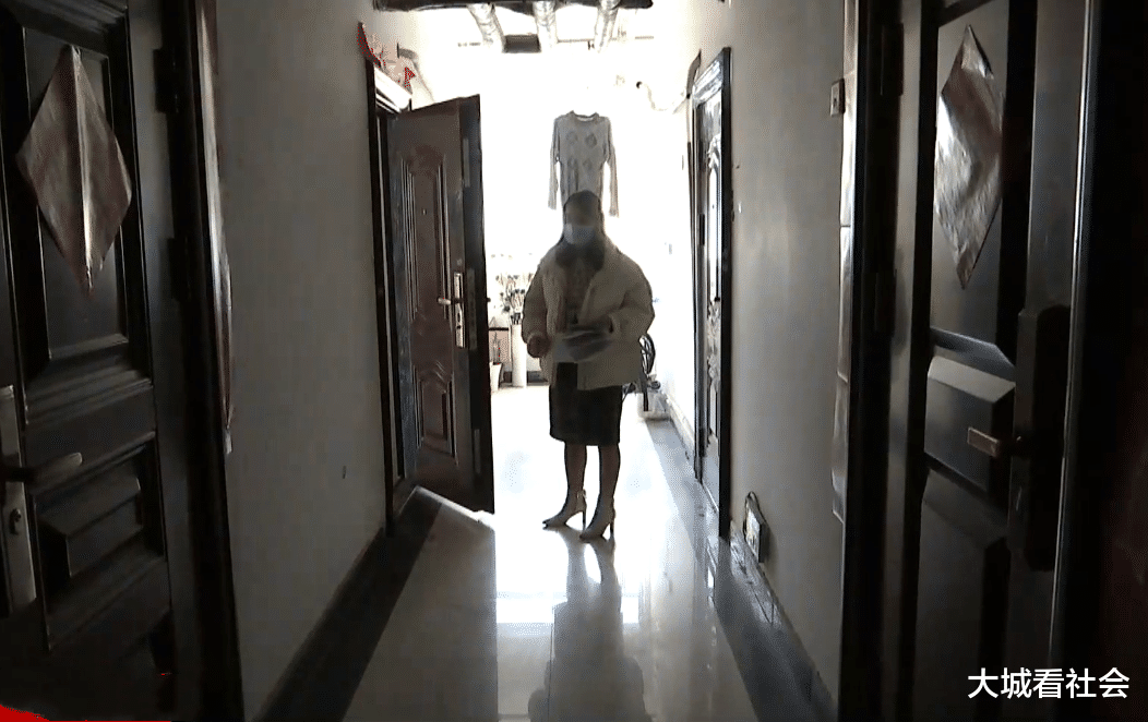 单身公寓|物业费该谁交?湖北一女子购买法拍房,物业要求补前房东的费用