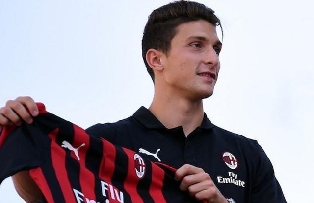 小姐姐 亏损3500万！AC米兰甩卖天才后卫，前腰人选敲定，魔笛接班人就位