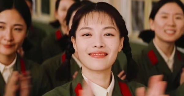 顾一野|《王牌部队》：顾一野结婚了，主桌宾客是那群火车站上曾看他牵手江南征的人