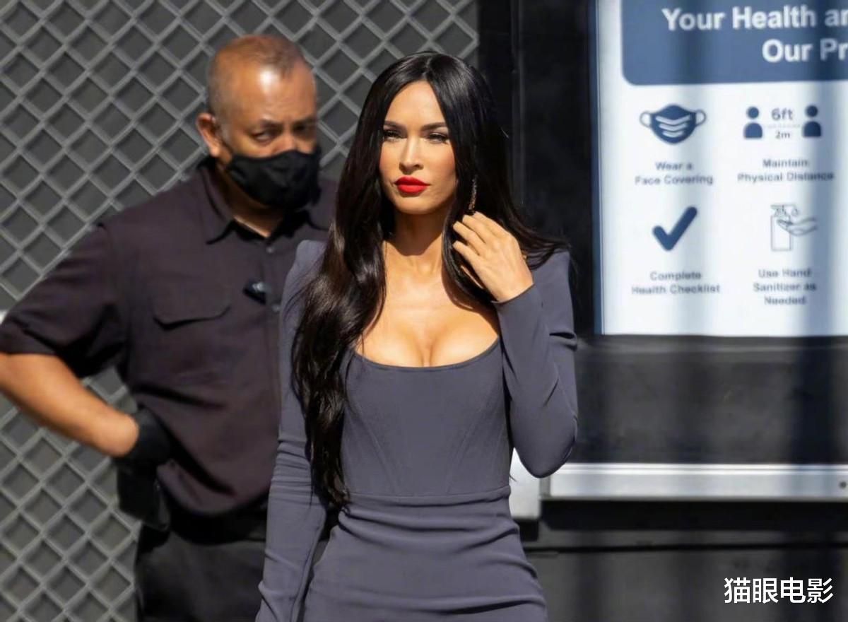 马甲线|35岁梅根福克斯大秀马甲线，丰满曲线太撩人，看不出已是仨娃妈