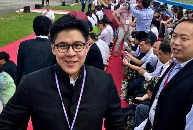 范齐全|霍启刚弃商从政,站在巨人的肩膀上不断前行,未来或超越爷爷和父亲