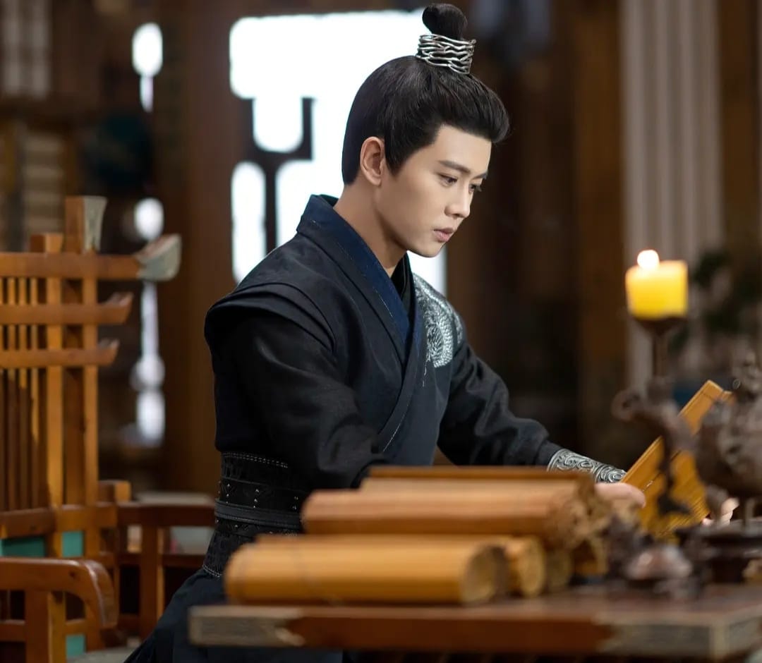 董卿|剧情与原著相差甚远，首播却登热度榜首，任嘉伦新剧究竟有何不同