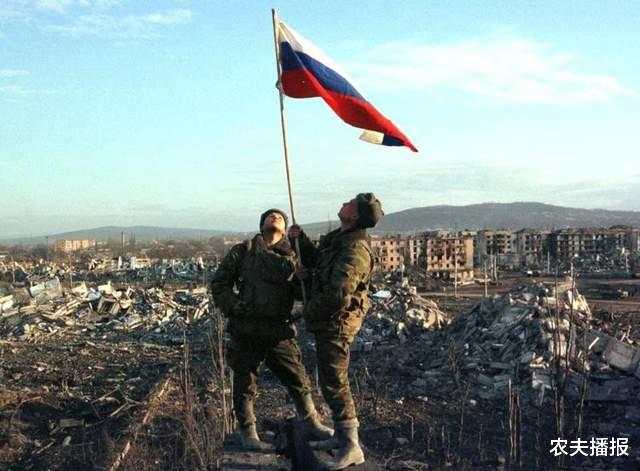 叶利钦|评价最低开国总统，在位八年一事无成，主动辞职后却实现国家崛起