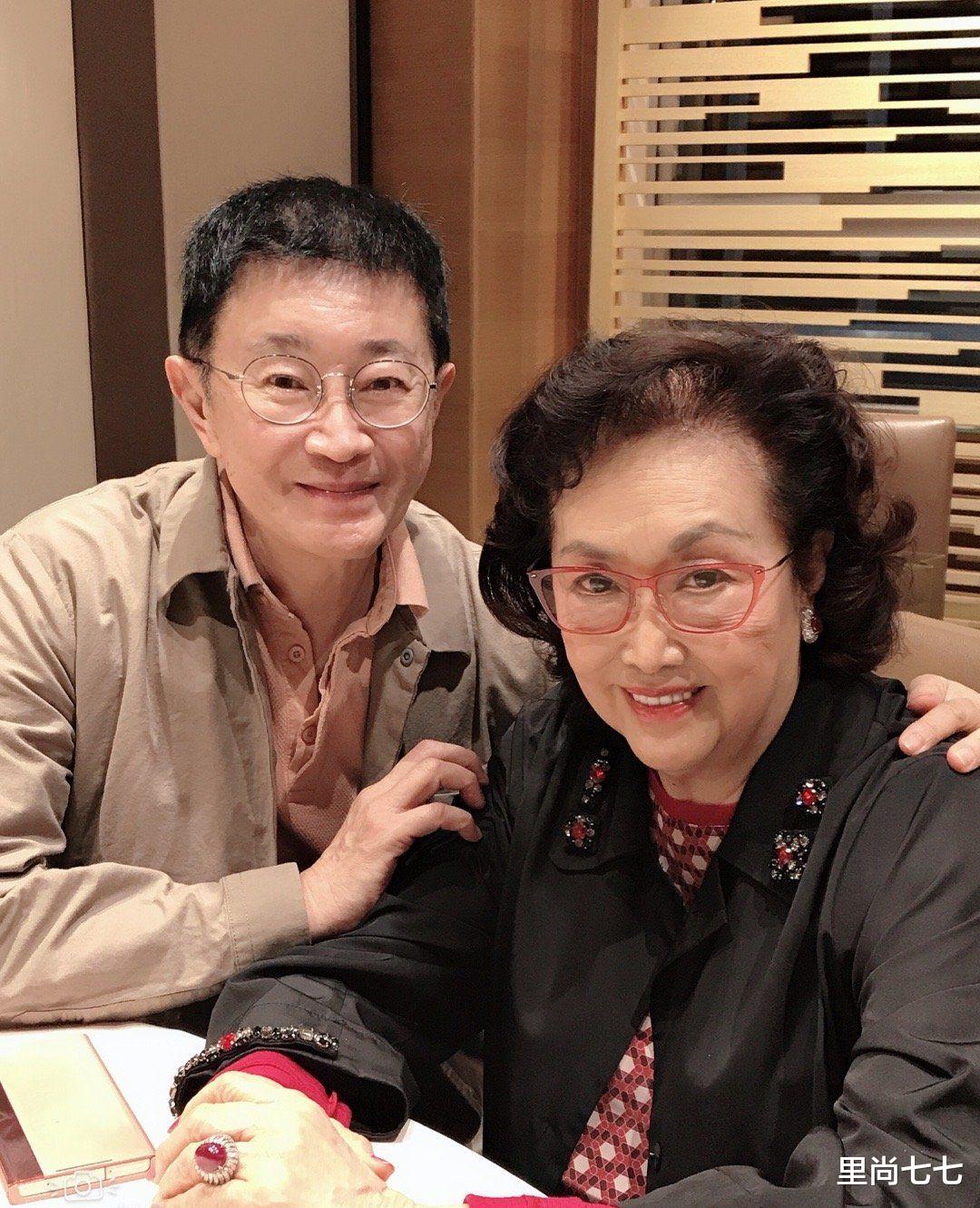 里尚七七|林青霞与一众“老美人”聚会，瘦22斤打扮靓，谢贤73岁原配罕露面
