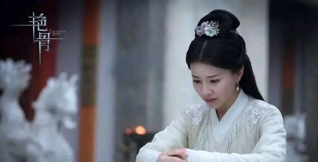 |曾经用140桶矿泉水拍戏的女星，如今终于火了！