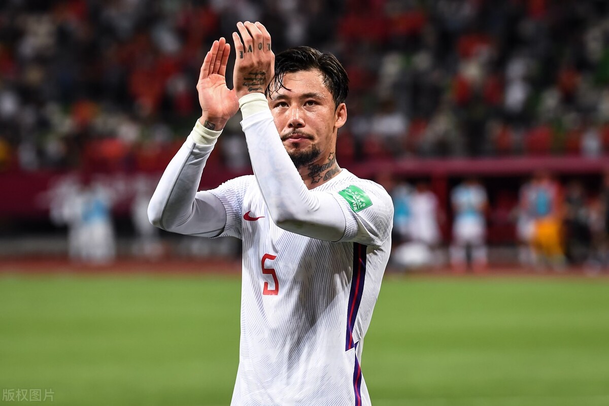 國足|CCTV5直播國足生死戰(zhàn)！李鐵率隊想進(jìn)12強(qiáng)，首發(fā)位置有3人必須拿下