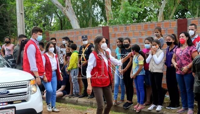 西班牙|两顶王冠,三个国家,15套着装,一篇看完西班牙王后忙而美的11月