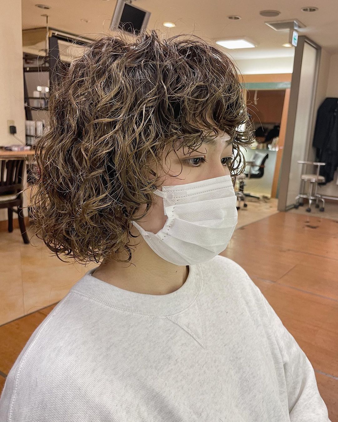 发型 2022新年最火发型16款，烫卷染色就是不一样，换发型这样做就对了