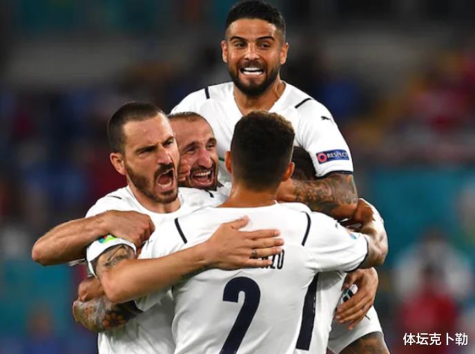 意大利队|冠军相?意大利揭幕战完胜土耳其创2纪录,但曼奇尼这番话不应该