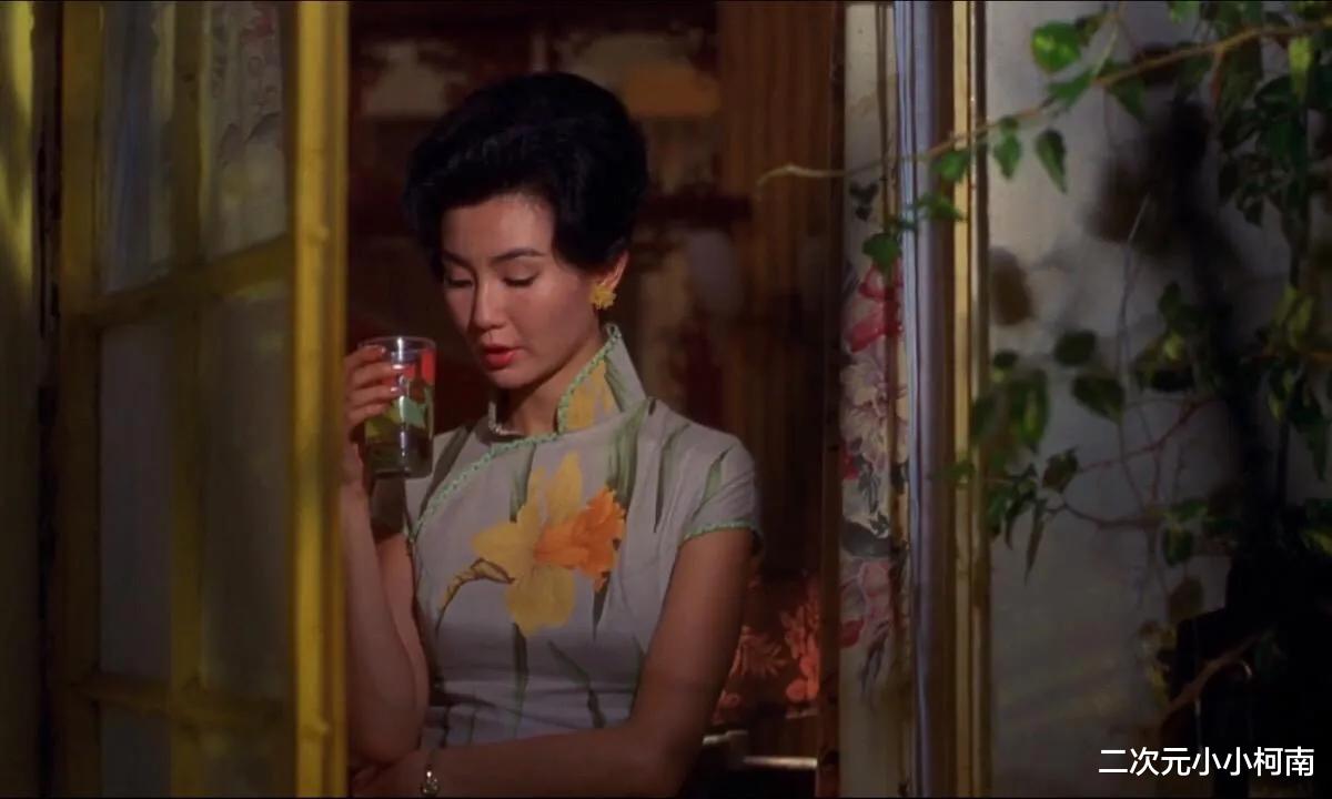 许晴|众女星同穿旗袍秀身材：景甜显丰腴，倪妮秀腰身，都难敌许晴一个弯腰！