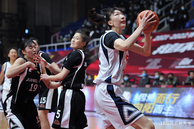 女篮|WCBA季后赛球队出炉，前五名球员数据对比，场均失误前五名球员