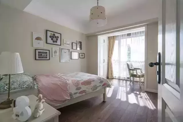 越来越多人都不在阳台晒衣服了,现在流行这样装,妥妥多出一间房