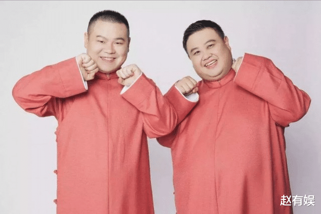 郭德纲|郭德纲亮相央视，因频繁看提词器引质疑：老郭不背台词，是飘了吗