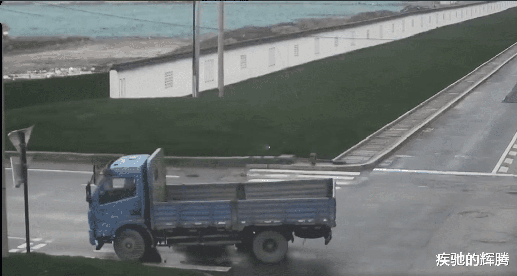 疾驰的辉腾 浙江杭州：富阳一货车司机驾驶时居然注意不集中，结果真的是悲剧