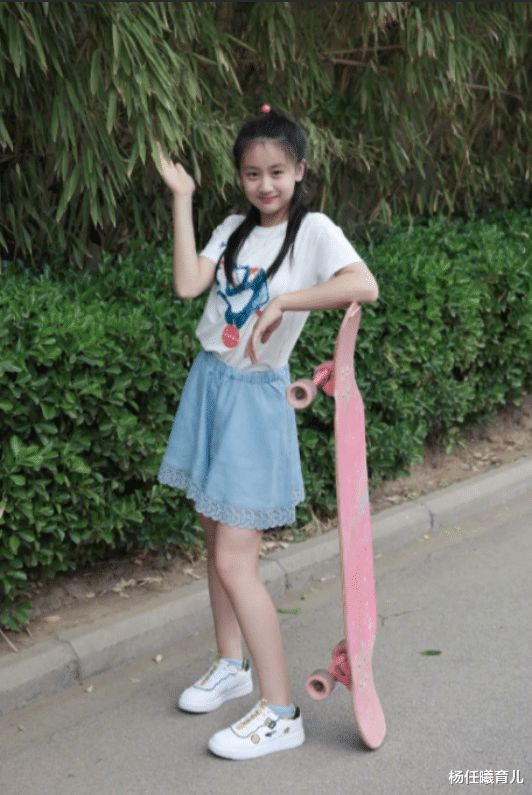 田雨橙|有种“发育过猛”叫田亮女儿，12岁身高近1米7，网友：这腿我酸了