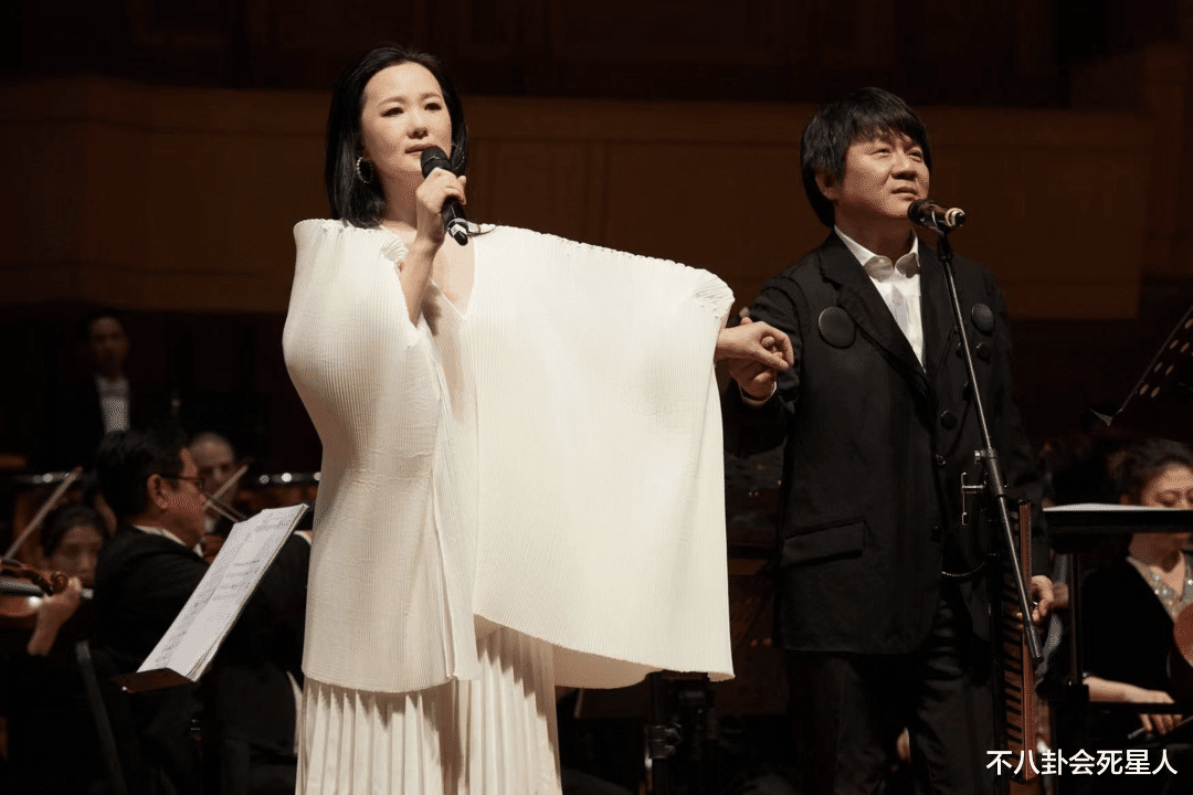 马思纯|图他圈子乱，图他情史多？这7位当红女星痴恋摇滚男，到底图啥？