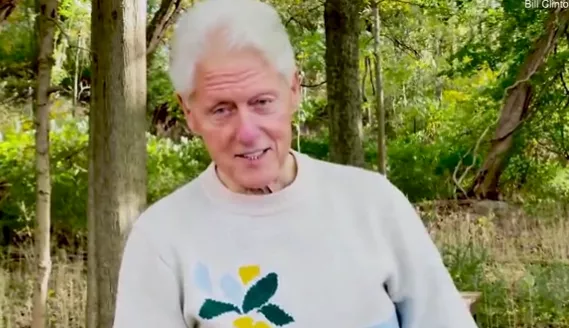 星猫亲子家园|克林顿离开ICU,看到搀扶他出院的女人,想起很多往事