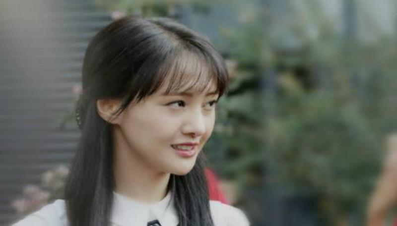 郑爽|郑爽张恒最新消息，两人见面被曝同框，郑爽压力颇大频频点烟