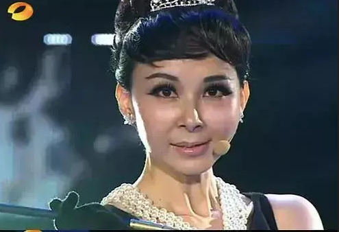 整容|8位因整容而“塌房”的女星,明明长得美艳动人,为何还要动刀?