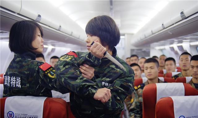 退伍女兵被醉酒男持刀挑衅，将其反杀后被捕，今无罪释放获赔18万