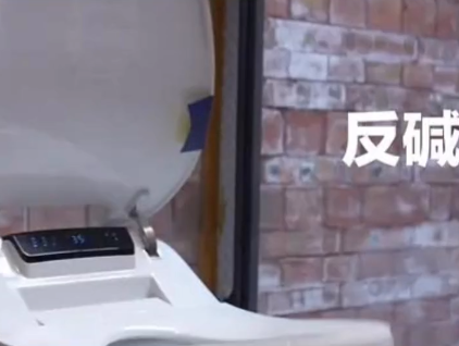 《梦想改造家》毛坯房后续，屋顶裂痕墙壁返碱，网友：这是诈骗